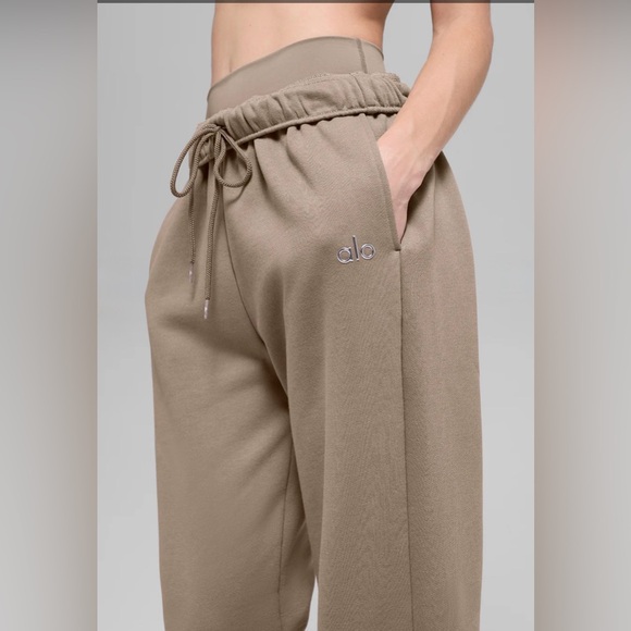 ALO Yoga Accolade Straight Leg Sweatpant in “Gravel” - Picture 3 of 11